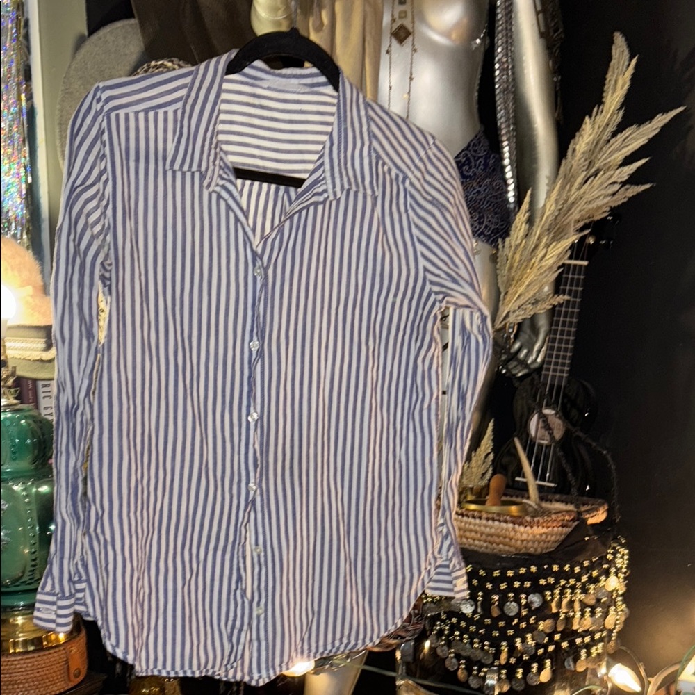 H and M Blue and White Striped Button-Up Shirt